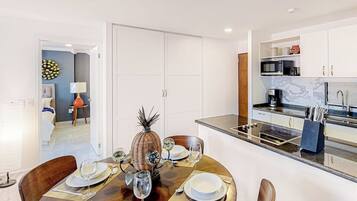 Appartamento, 1 letto king, cucina (Alina 203a at Morgan Residences) | Cucina privata