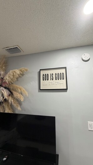 Interior - COZY - CLEAN QUITE ROOM NEAR HARD ROCK - The Radiance Room🏡 (Miramar)