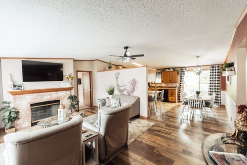 Monkey Island Water View House by Public Boat Ramp - KAYAKS INCLUDED - sleeps 6