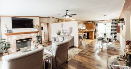 Monkey Island Water View House by Public Boat Ramp - KAYAKS INCLUDED - sleeps 6