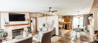 Monkey Island Water View House by Public Boat Ramp - KAYAKS INCLUDED - sleeps 6