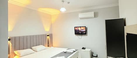 Chambre Standard double, vue sur la ville | Fer et planche Ă repasser, accĂšs au Wi-Fi (inclus)