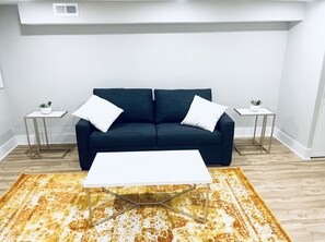 Living area - Contemporary 4BDR House @ Popular H St Corridor (Washington)