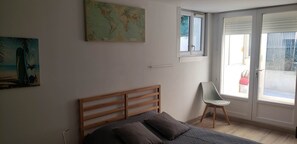 Strykjärn/strykbräda, wi-fi och sängkläder