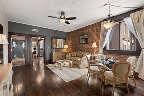 Living area - Upscale, Spacious Apt in the Heart of Downtown. Walk to Restaurants & Breweries! (Hendersonville)