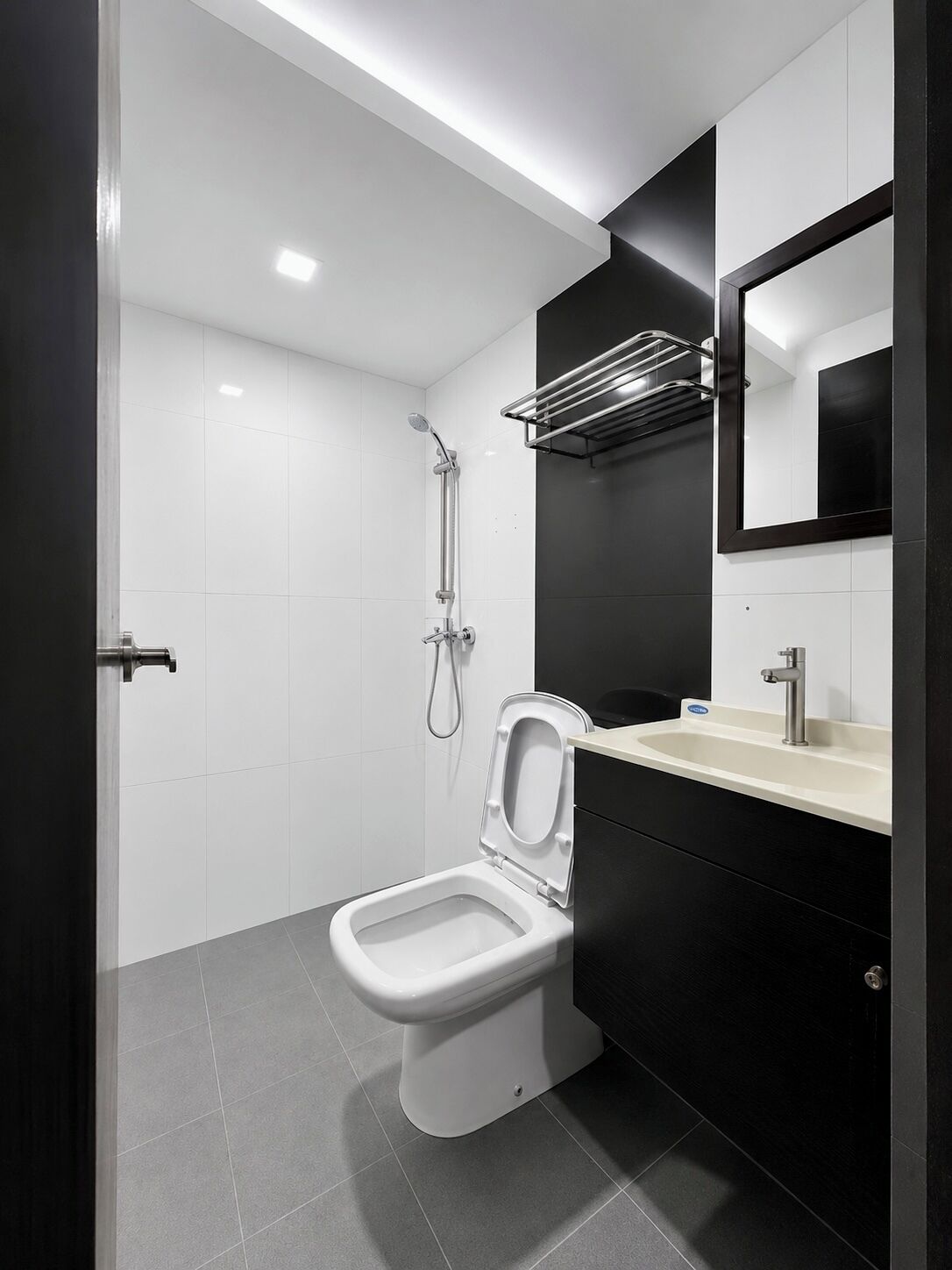 Double Room | Bathroom | Shower, towels, soap, shampoo