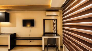 Desk, free WiFi