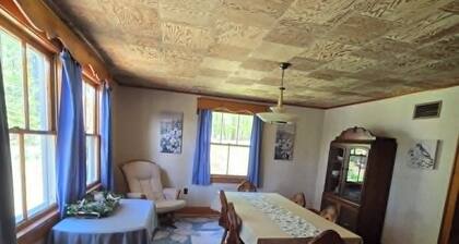 Serene 3-bedroom house20-30 minutes from Lake George and Saratoga Springs