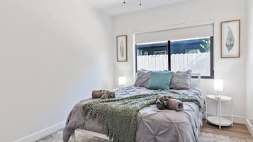 Iron/ironing board, internet, bed sheets