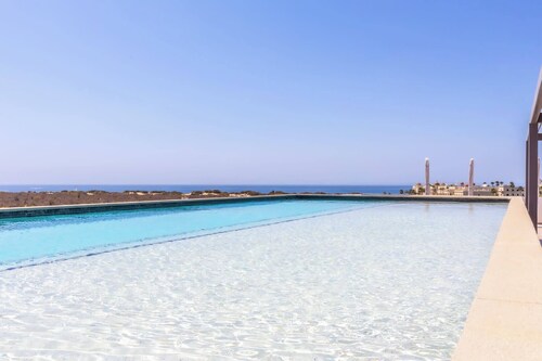 New Condo Right Next to the Beach - Pool