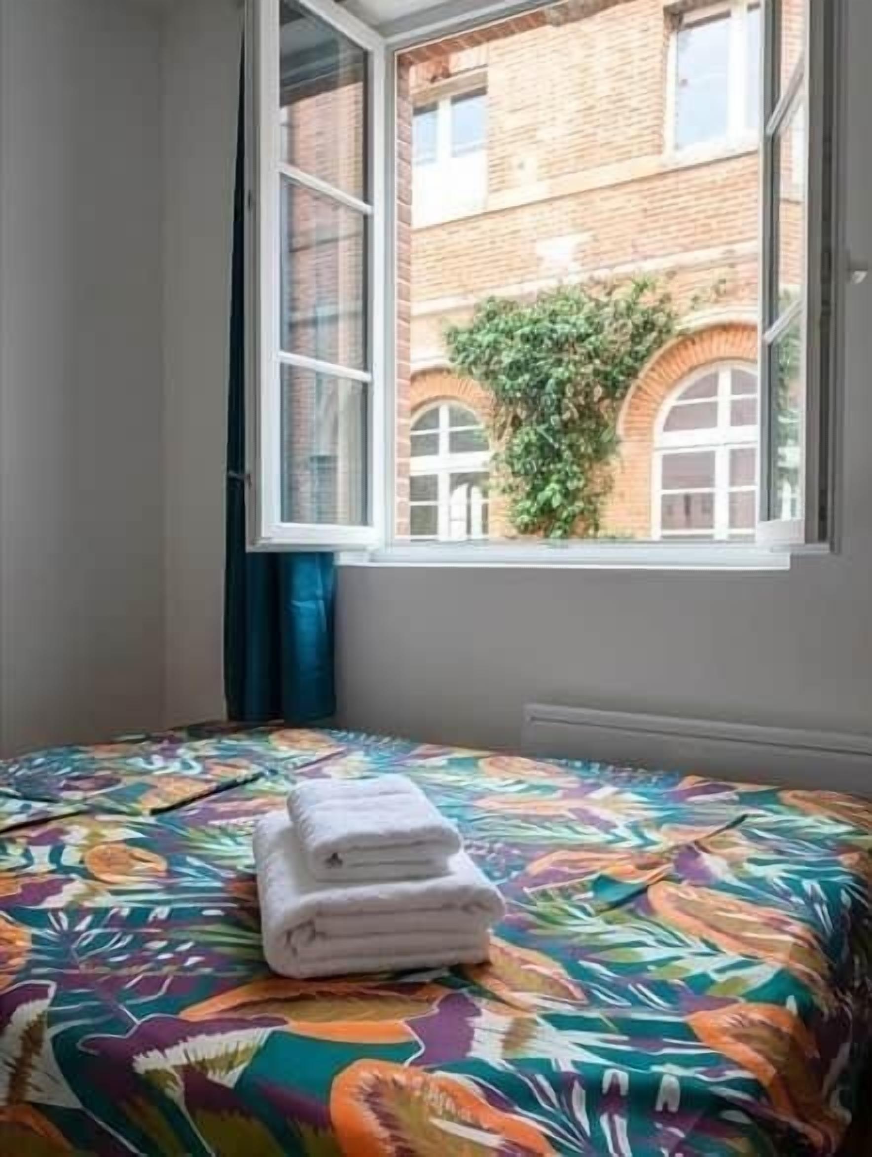 1 slaapkamer, een strijkplank/strijkijzer, gratis wifi, beddengoed