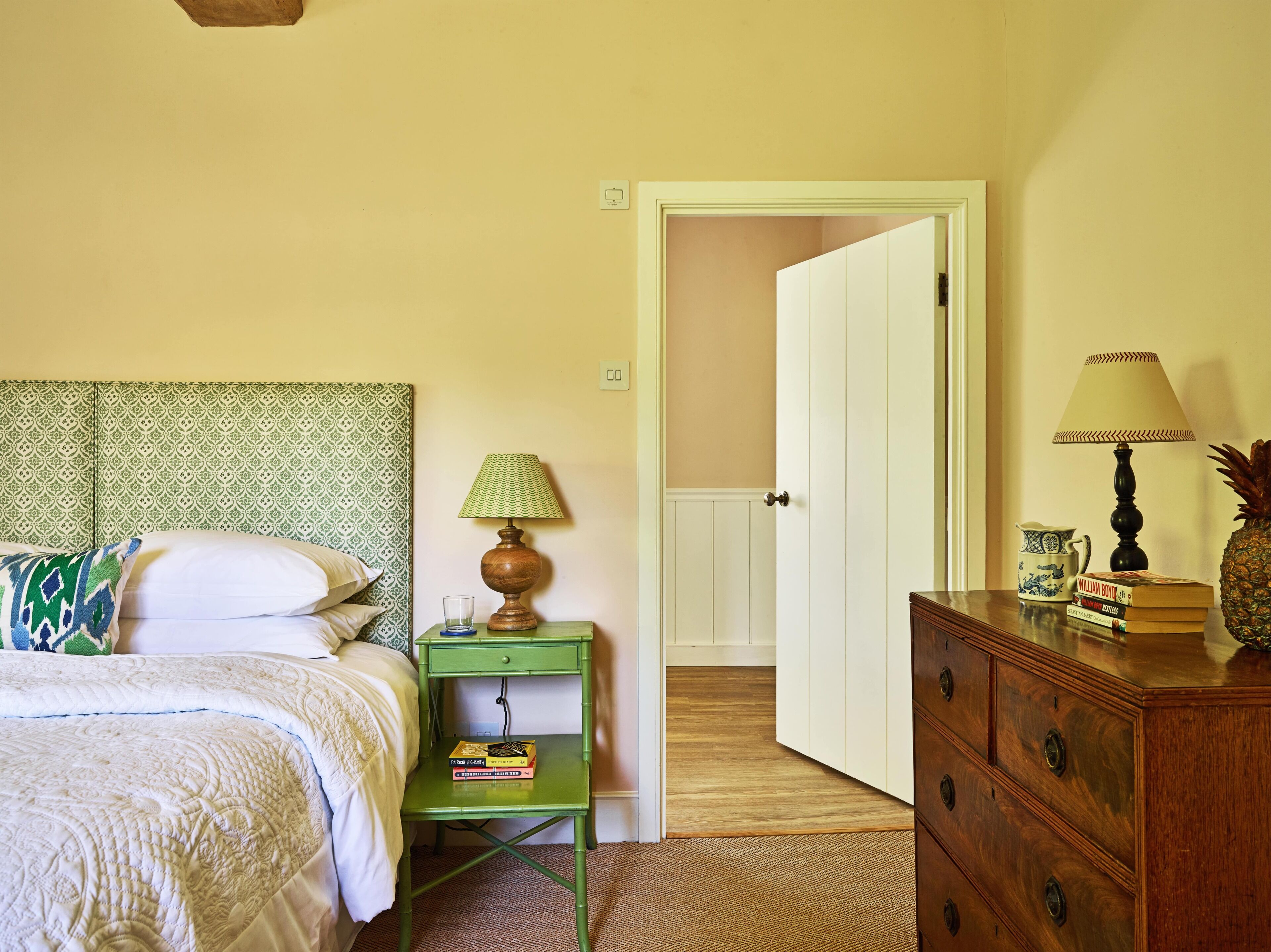 6 bedrooms, iron/ironing board, travel cot, free WiFi