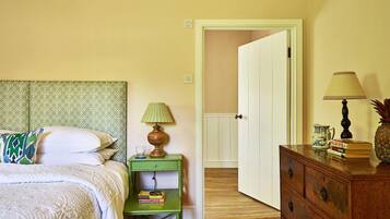 6 bedrooms, iron/ironing board, travel cot, free WiFi