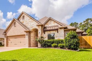 Exterior - AGGIELAND family HOME away from HOME (College Station)