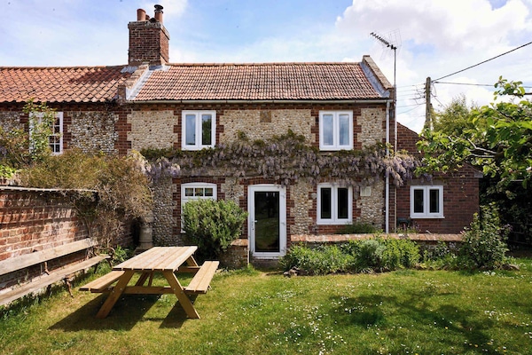 Teal Cottage, Burnham Overy Staithe - Host & Stay