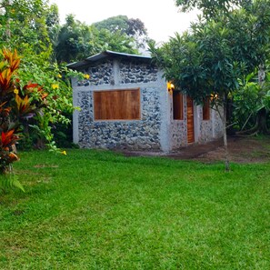 Property grounds - Cozy 1-bedroom cabin with AC (Dos Amates)