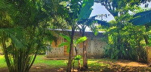 Property grounds - Stone cabin with 2 double beds and AC (Dos Amates)