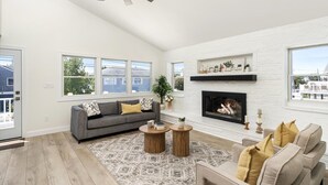 Living area - Amazing Luxury LBI Beach House - Rooftop Bay Views - Walk to Beach - Sleeps 14 (Ship Bottom)