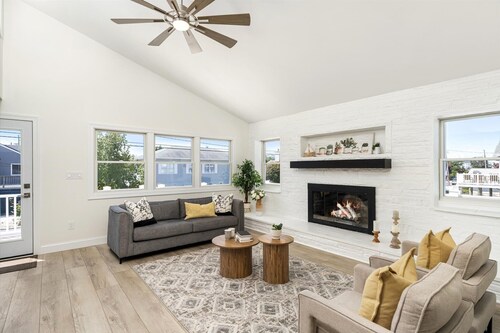 Amazing Luxury LBI Beach House - Rooftop Bay Views - Walk to Beach - Sleeps 14