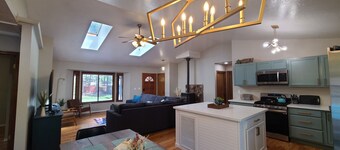 New! Starlight Pines! Grill/AC/Dog Friendly!