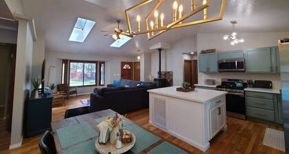 New! Starlight Pines! Grill/AC/Dog Friendly!