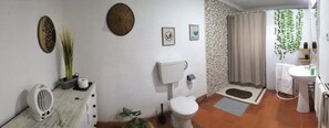 Dutxa, assecador de cabells i tovalloles 