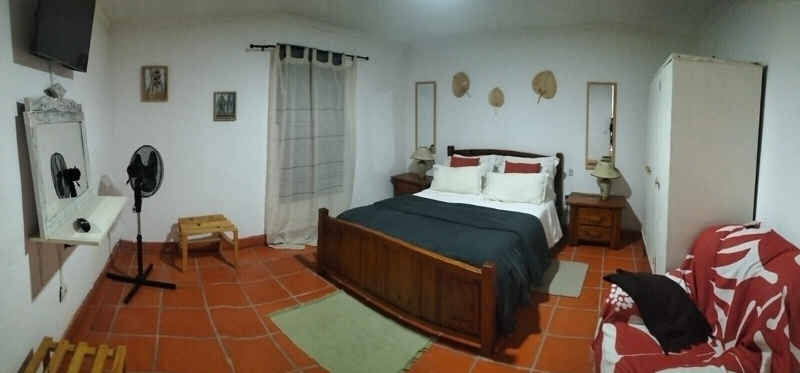 Iron/ironing board, WiFi, bed sheets, wheelchair access