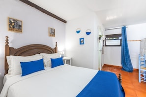 Iron/ironing board, WiFi, bed sheets, wheelchair access - Vila Natura – Secret Retreat S5 with Shared Terrace & Garden, Wi-Fi (Santo António da Charneca)