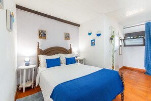 Iron/ironing board, WiFi, bed sheets, wheelchair access