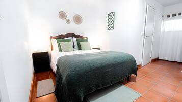 Ferros/tábuas de passar roupa, Wi-Fi, roupa de cama