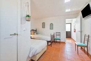 Iron/ironing board, WiFi, bed sheets, wheelchair access