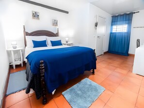 Iron/ironing board, WiFi, bed sheets, wheelchair access
