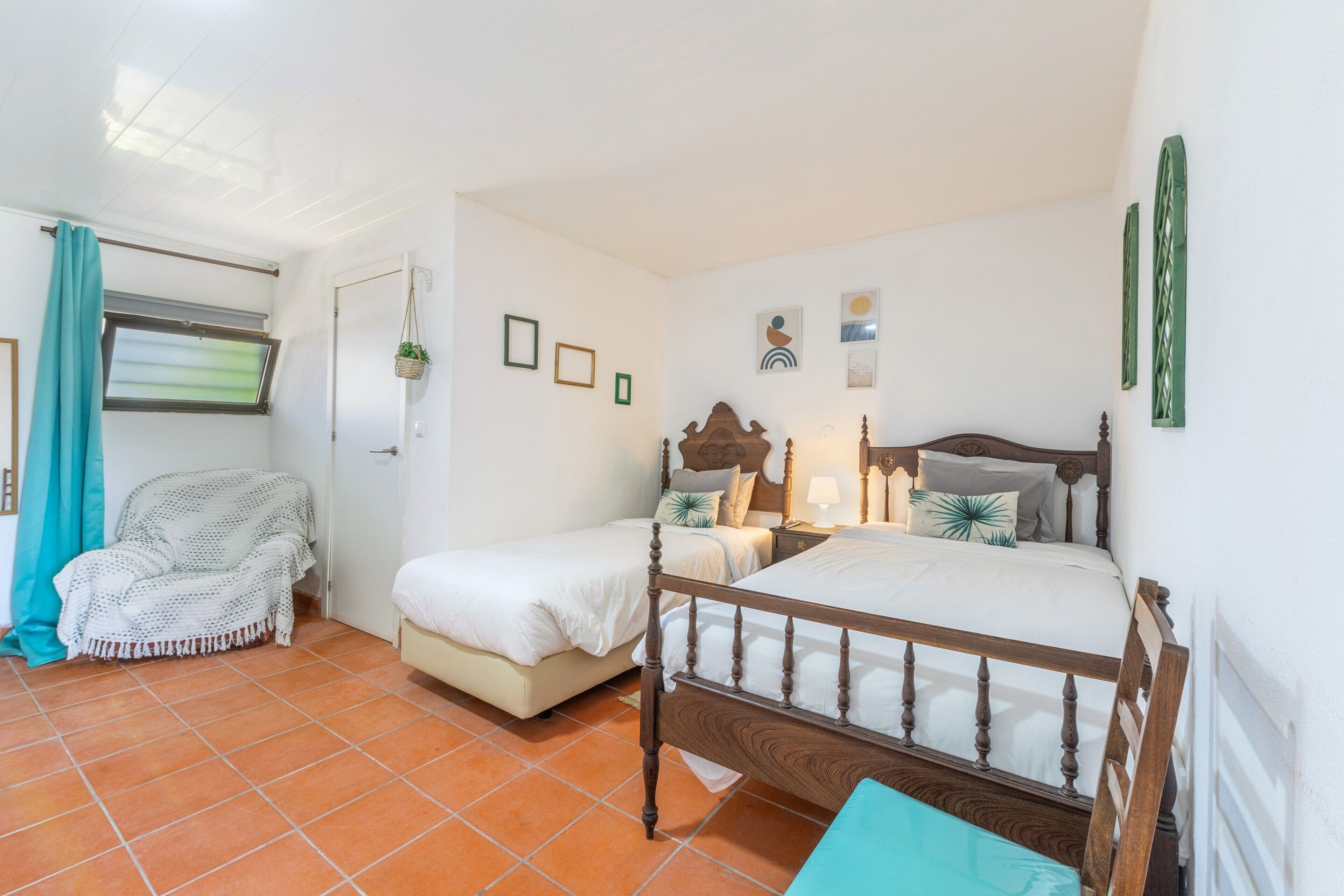 Iron/ironing board, WiFi, bed sheets, wheelchair access