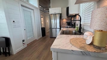 Coffee/tea maker, microwave, oven, stovetop