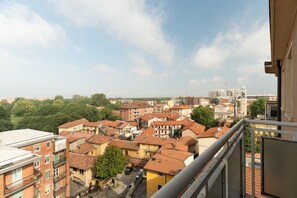 A cityscape with buildings, trees, and a clear sky. - Cozy 70m2 apartment, ideal for 4 people, located on the eighth floor of a building with lift (5 steps to access it).The accommodation is located in a quiet residential area, known for its proximity to the Parco Nord Milano.Served by the Milan Affori stat (Milan)