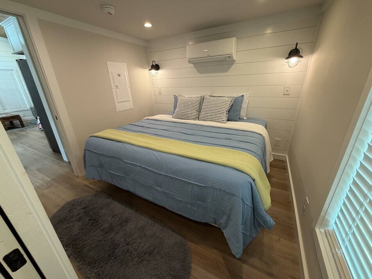 WiFi, bed sheets