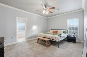 4 bedrooms, free WiFi, bed sheets