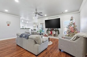 Smart TV - Lovely 4-bedroom house on a quite culdesac in charming Greenbrier (Greenbrier)