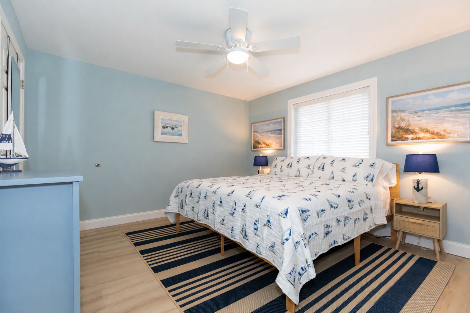 4 bedrooms, iron/ironing board, WiFi, bed sheets