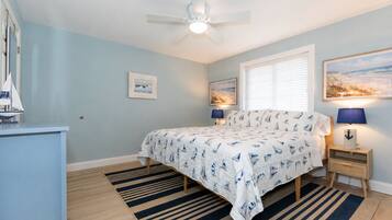 4 bedrooms, iron/ironing board, WiFi, bed sheets