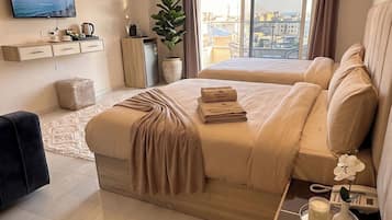 Deluxe Triple Room, Pyramid View | Minibar, in-room safe, blackout drapes, soundproofing