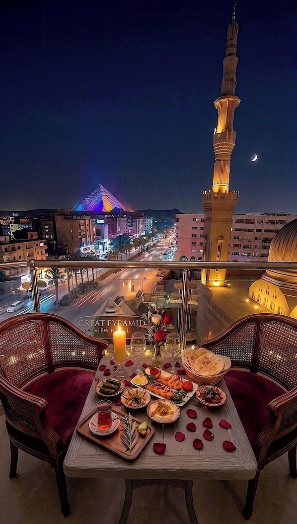 Hypo-allergenic bedding, minibar, in-room safe, laptop workspace - Great Pyramid View Hotel (Giza)