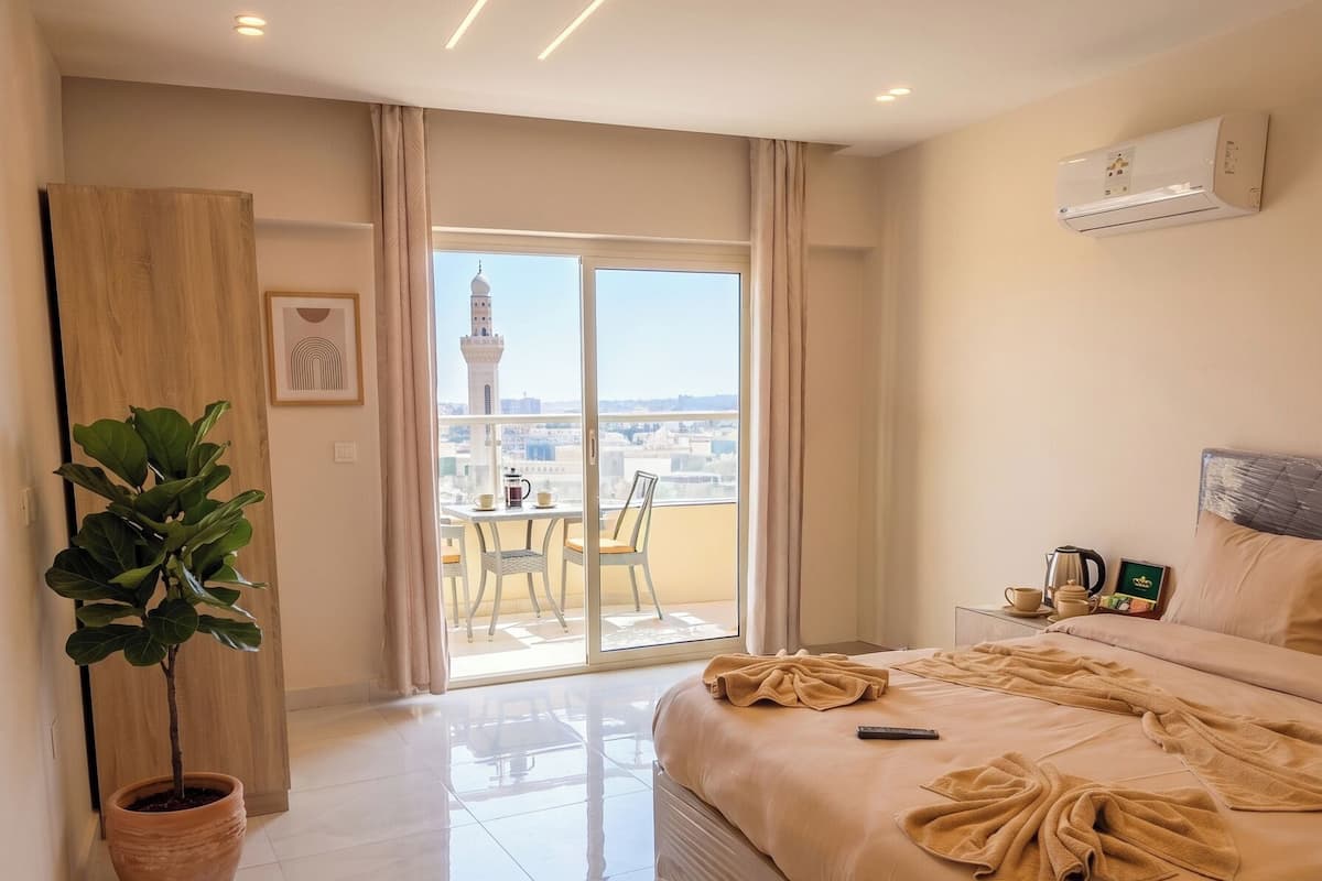 Deluxe Double Room, Pyramid View | Minibar, in-room safe, blackout curtains, soundproofing