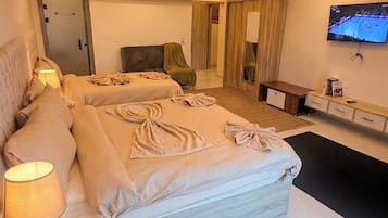 Deluxe Suite, Desert View | Minibar, in-room safe, free WiFi, bed sheets