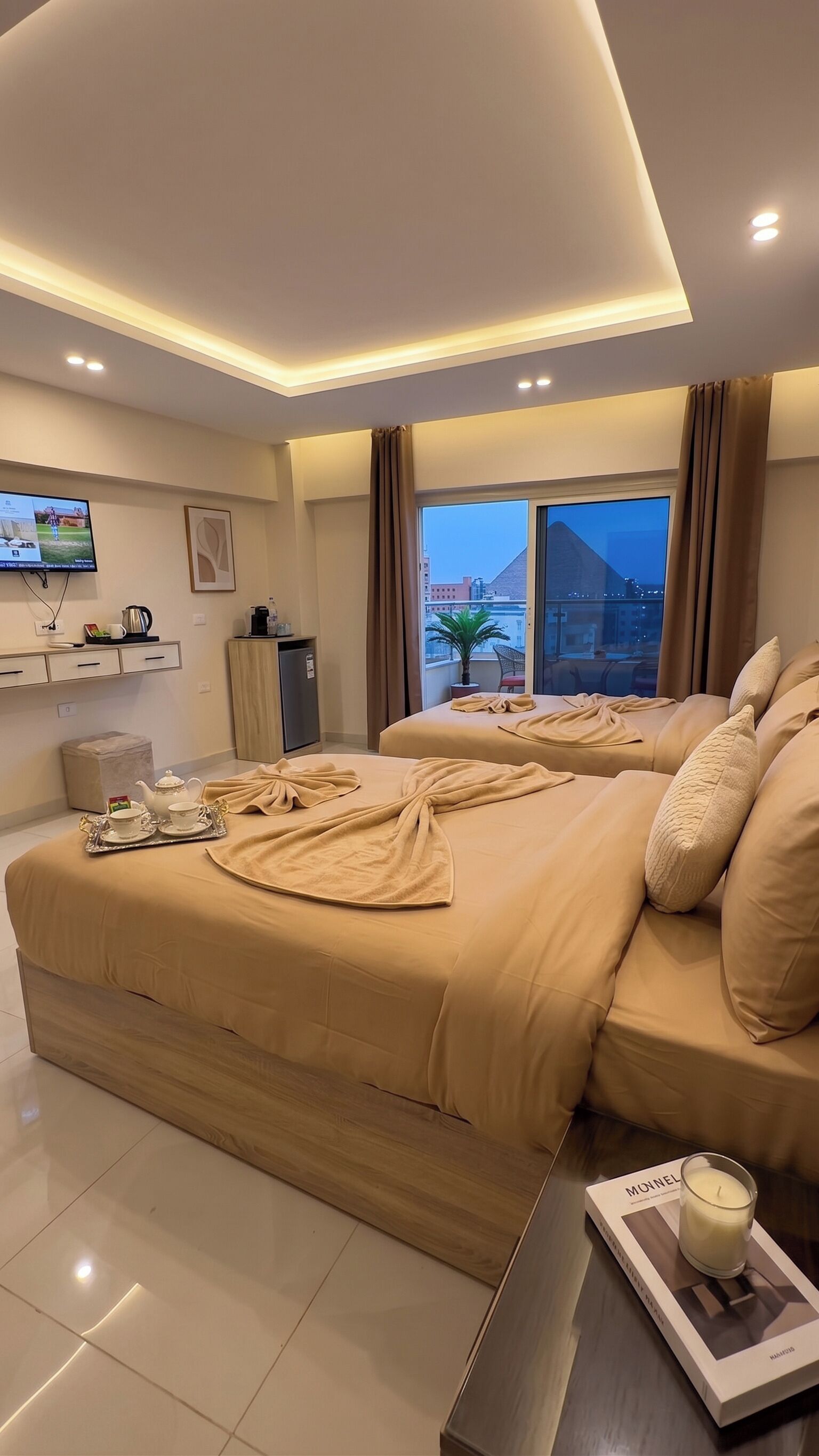 Minibar, caja de seguridad en la habitación, wifi gratis y ropa de cama 