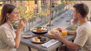 Free daily continental breakfast