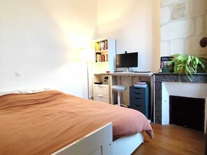 Room - Beautiful T3 in Bordeaux Chartrons (Bordeaux)
