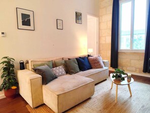 Living area - Beautiful T3 in Bordeaux Chartrons (Bordeaux)