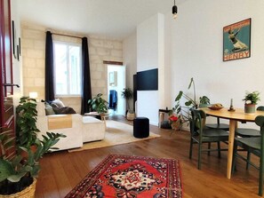 Living area - Beautiful T3 in Bordeaux Chartrons (Bordeaux)