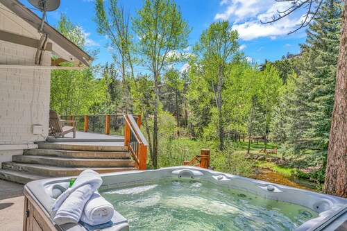 Wildhorse at Estes- A family riverside retreat W/ HotTub, Game Room